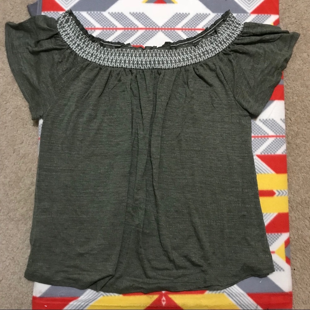 Cable and gauge off the shoulder 2x top